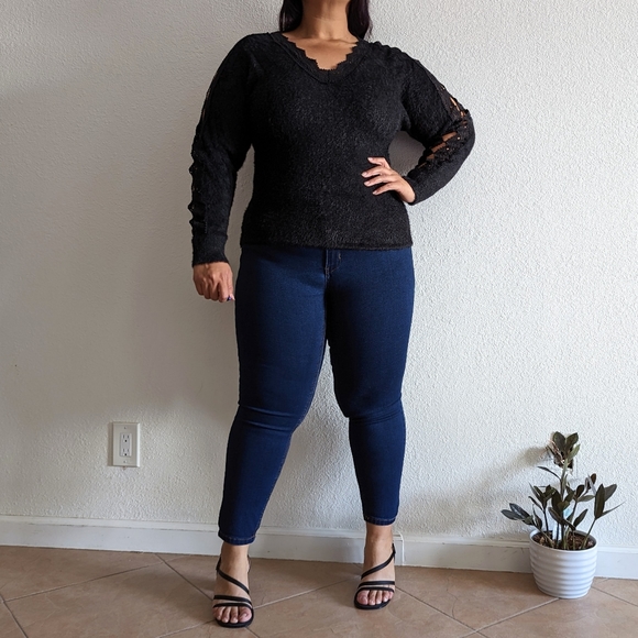 Ee: some Sweater - Picture 2 of 6